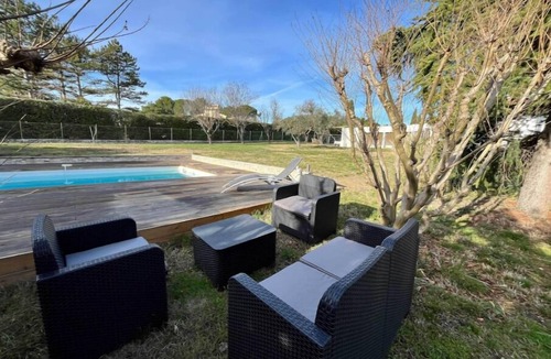 Cabries Villa | Villa Avec Piscine. Proximité Golf et Centre Équestre. Et Sentiers de Randonnées