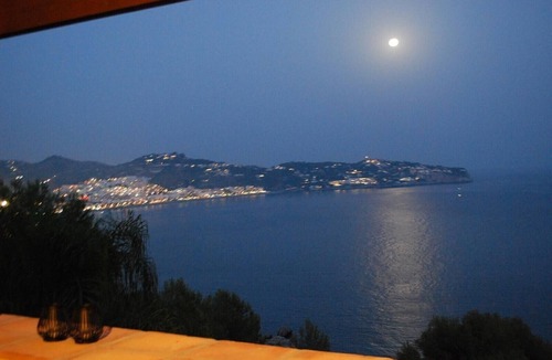 Almunecar Villa | Villa "Casa Heidi" with Sea View, Pool, Balcony, Air Conditioning & Wi-Fi