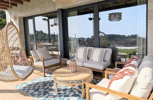 Candeleda House | Villa de diseño con jardín, piscina y vistas