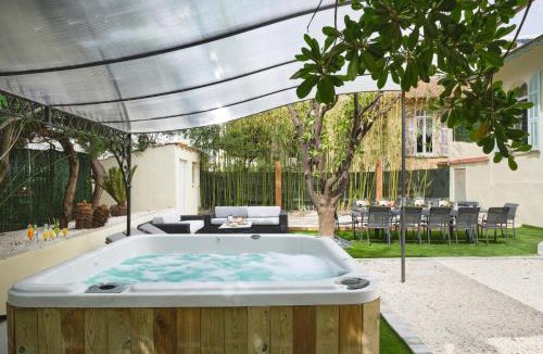 La Californie Villa | VILLA DES PERGOLAS -6 Bdrs - 5 bathrs -Parking -Jardin -JACUZZI -TRAMstation , 10 min beach