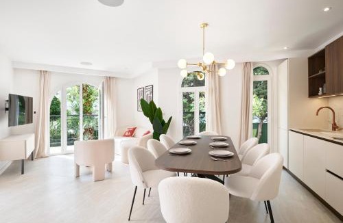 La Californie Villa | VILLA DES PERGOLAS -6 Bdrs - 5 bathrs -Parking -Jardin -JACUZZI -TRAMstation , 10 min beach