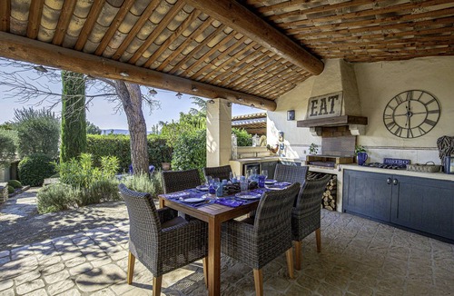 Cabrieres-d'Avignon Villa | Villa Dumaines, Cabrieres, pool views and subtle elegance