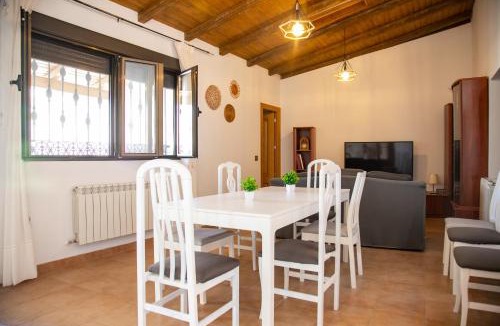 Martin Munoz de las Posadas House | Villa Donas