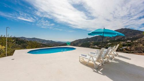 Sayalonga Villa | Villa Felicidad Sayalonga by Ruralidays