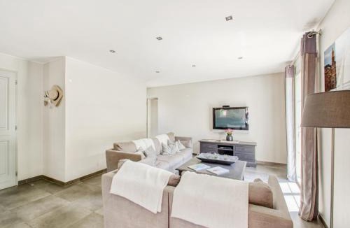 Plan-de-la-Tour Villa | Villa in Le Plan-de-la-Tour with Pool