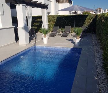 Roldan Villa | Villa mit privatem Pool, zentrumsnah
