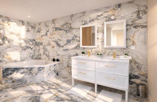 Orange Apartment | Villa Prestige - Maison d Hôtes avec Piscine, Billard et Parking Privé - Centre 5 min - Proche A7-A9