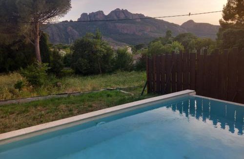Roquebrune-sur-Argens Villa | Villa, proche plages, 4 chambres avec piscine privée.