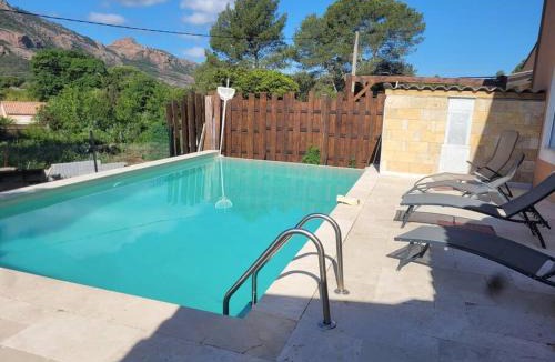 Roquebrune-sur-Argens Villa | Villa, proche plages, 4 chambres avec piscine privée.