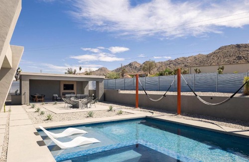 Joshua Tree House | Villa Solara Pool Sauna Pickle Stargazing dome