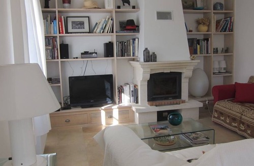 Cabrieres-d'Avignon Villa | Villa with private pool facing the Luberon - by feelluxuryholidays