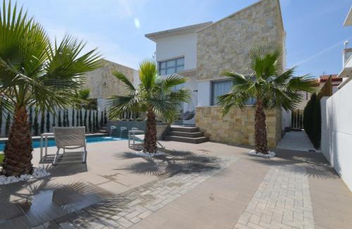 Quesada Villa | Villa with Garden & Roof Deck