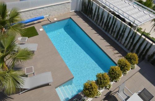 Quesada Villa | Villa with Garden & Roof Deck