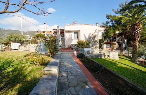 Palaio Tsifliki Villa | Villa with great view and a few steps away from the beach !