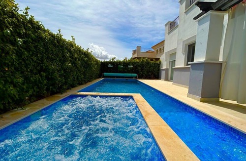 Roldan Villa | Villa with private pool and jacuzzi - EN10LT