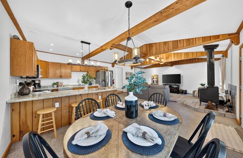 Truckee Cabin | Vintage Cabin + BBQ Deck | Ski Donner Summit + Lake + Truckee | Ute Cabin