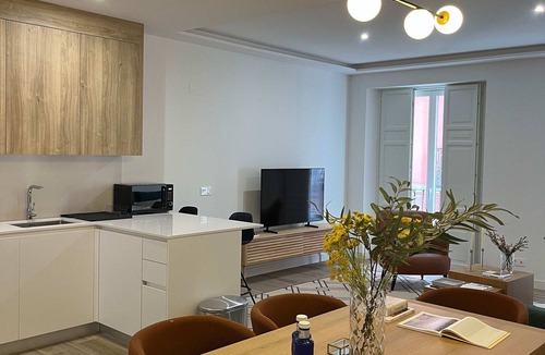 Malasana Apartment | w Impressive 3BR w Sunny Terrace in Chueca