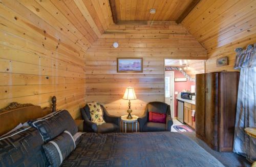 Butte Meadows Apartment | Walk to Trails & Butte Creek: Cozy Retreat w/Deck