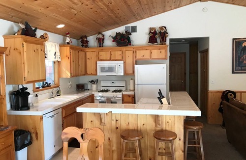 Summit Estates Cabin | Walking Distance to Snow Summit