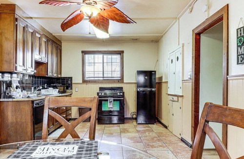 Clearlake Cottage | Watefront Getaway w/Mtn Views & Dock in Clearlake