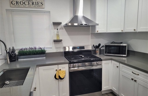 Sutter House | WELCOME HOME! Comfy and Cozy home located in North Long Beach