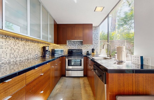 Palm Springs Villa | Well-designed & modern villa with patios, pool & hot tub - walk to downtown