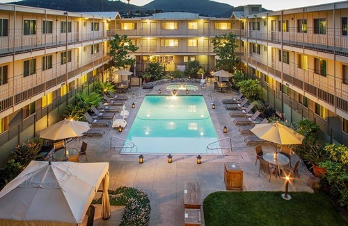 Corte Madera Hotel | Well-Located Suite | Kitchen | Outdoor Pool | Free Parking | BBQ Area