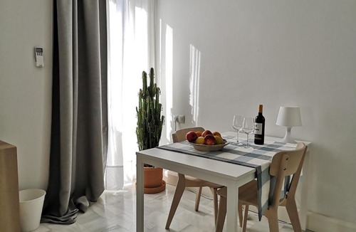 San Lorenzo Apartment | White Loft Alameda