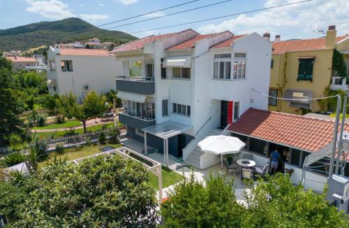 Nea Iraklitsa Villa | White Mansion