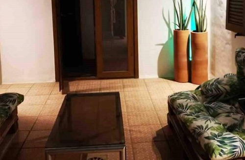Nijar House | White Pearl