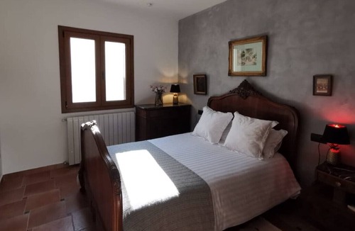 Nijar House | White Pearl