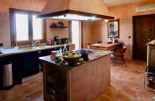 Nijar House | White Pearl