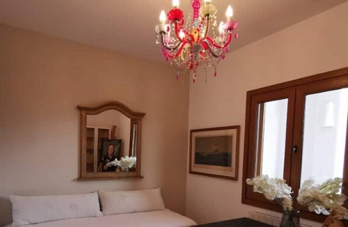 Nijar House | White Pearl