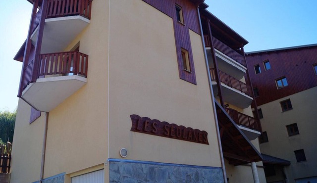 10m from resort center, 5th floor, view ski slopes, balcony, parking, tv, ski locker, 65m²