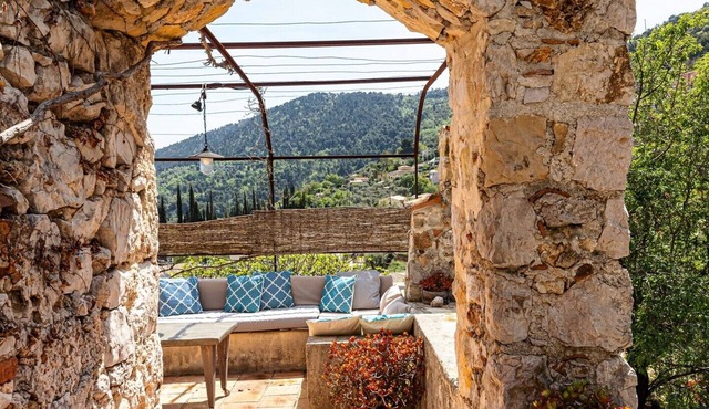17th century sheepfold with swimming pool, near Nice.