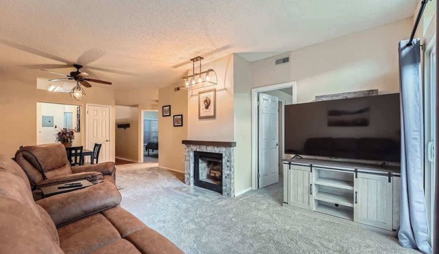 2 BDR Near Boulder Country Club