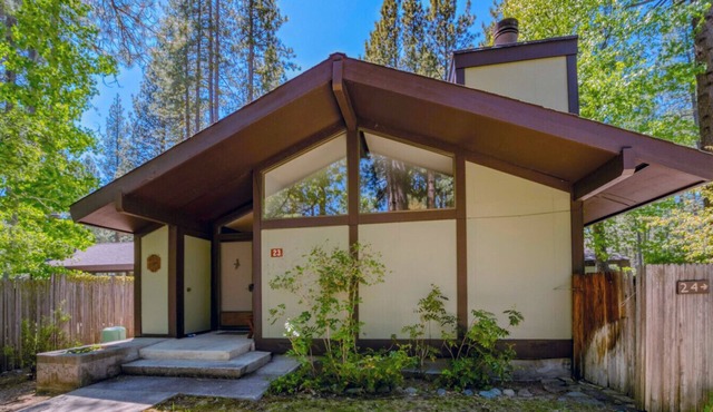 2 bed/2 bath single story condo in the heart of Graeagle Meadows