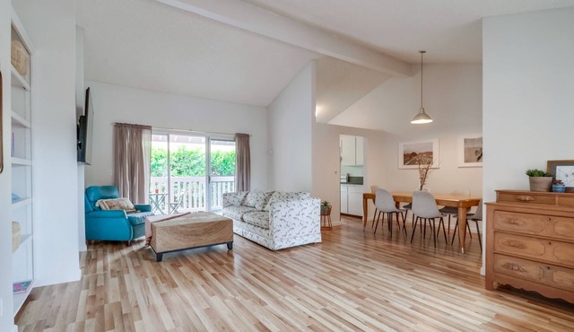 2 Bed 2 bath walk to beach and fiber internet 1500 sq ft