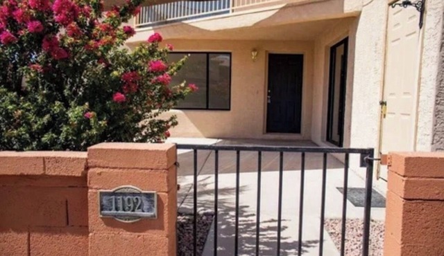 2-bedroom townhome in delightful Phoenix with cool AC