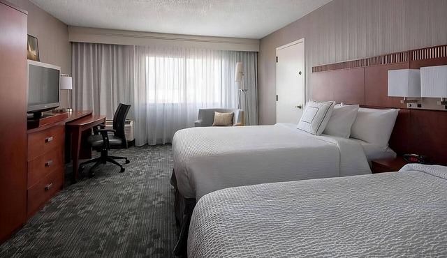 2 Spacious Good-Value Accommodations! Pet-Friendly, Free Public Parking