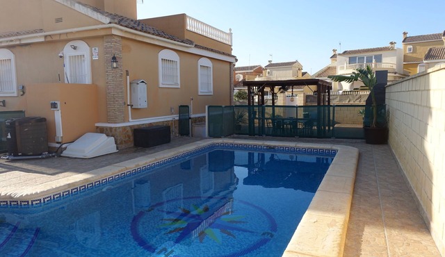 3 bed, 3 bath, villa. Private pool, air-conditioning and Wi-Fi. Heated pool.