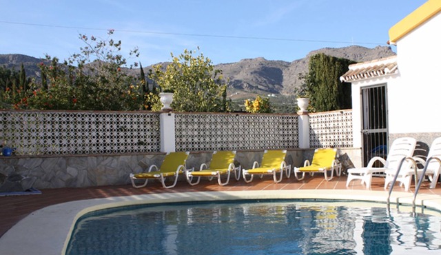 3 Bedroom Villa With Private Swimming Pool, AC And With Internet Access (WiFi)