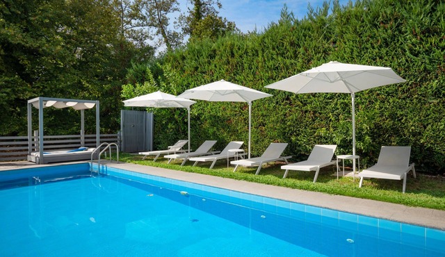 300m from Olympiada Beach with a shared pool