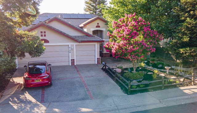 4/2 Model Home with EV Charger in Inviting Cul-de-sac