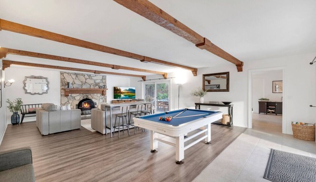 4BR, 2Ba, View, Jacuzzi, Pool Table, Ping Pong, Smart TVs