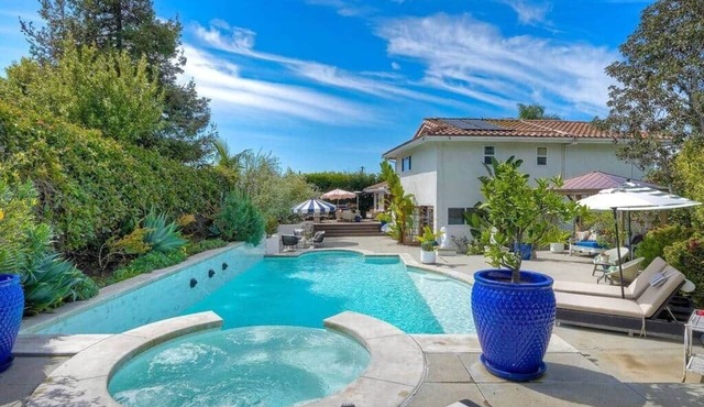 4BR w/Saltwater Pool + Lanai and Bar | 2 Mi to Beach