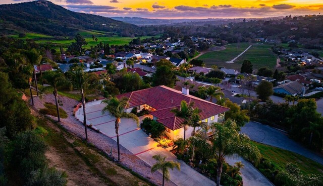 5BR/4Bth Entire Grand Estate near Winery Fallbrook