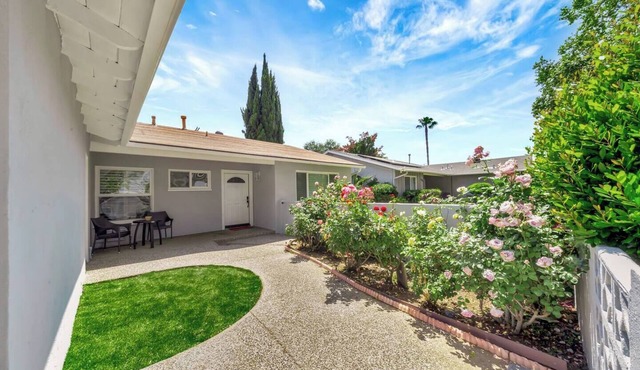 5BR Home W/2 King Suites, Spa, Ping-Pong, & EV!