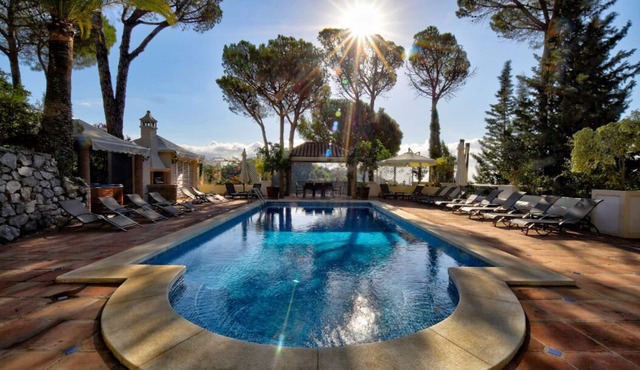 8 Bedroom villa, Includes heated pool, great for family’s holidays ,VIP