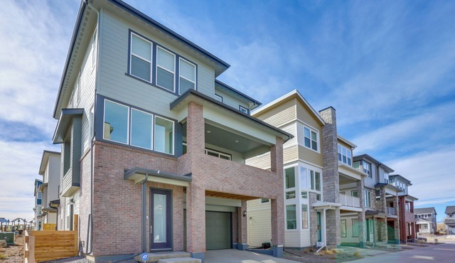 8 Mi to Denver Tech Center: Business-Ready Retreat